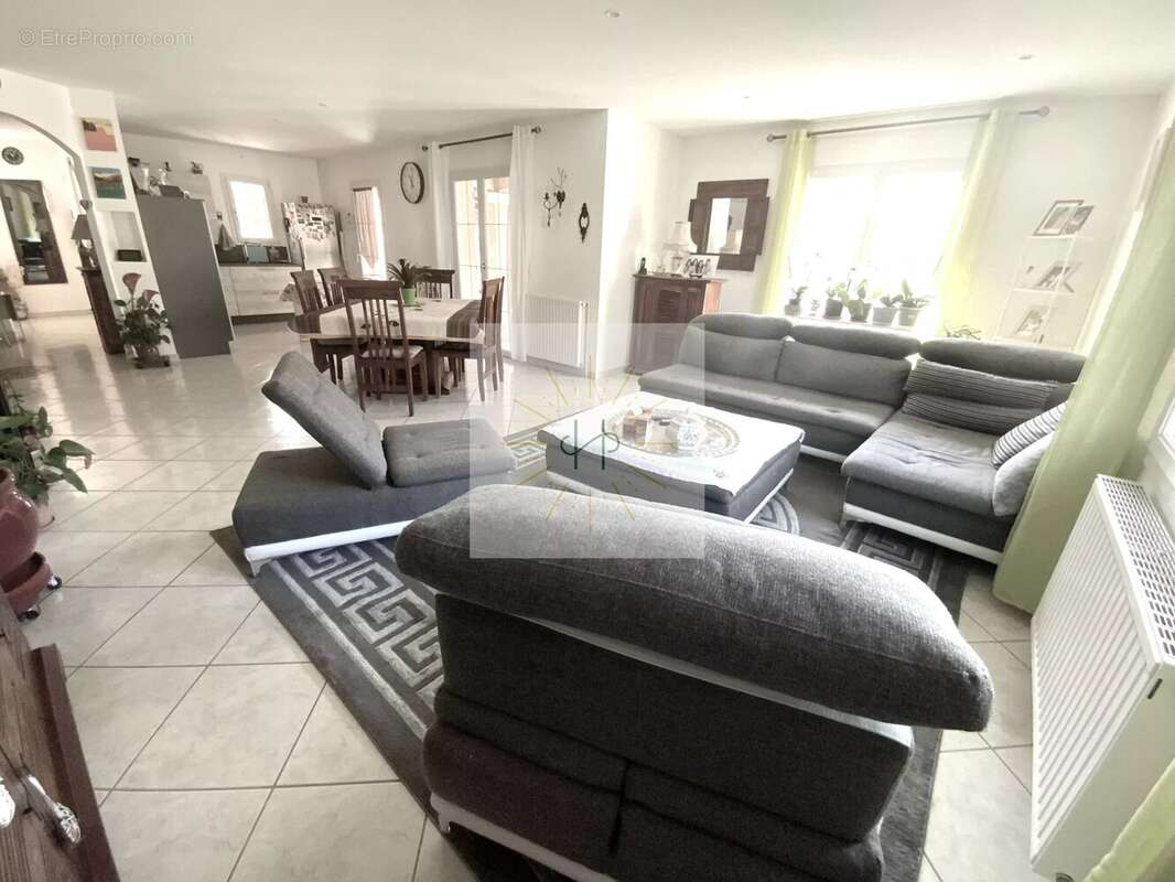 Maison à ROCHEMAURE