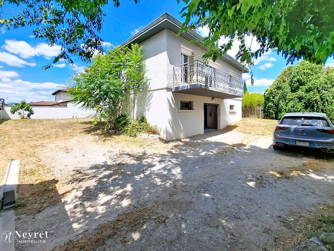 A ne pas rater ! Maison individuelle de 147 m2, 5 chambres avec garage de 29m2 sur 564 m2 clos et arboré - photo 2