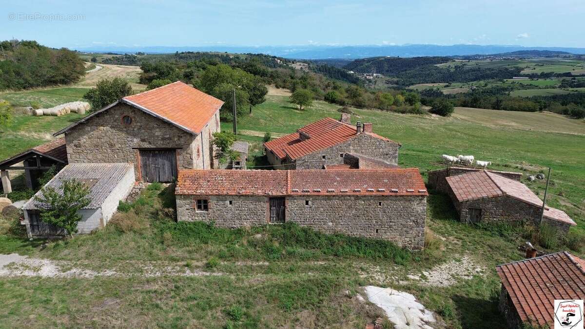 Maison 130 m² à Saint-Victor  - photo 2