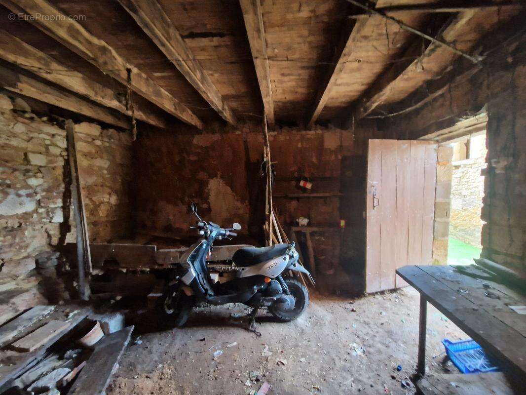 Maison à BEAUREGARD-DE-TERRASSON