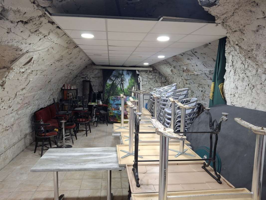 Commerce à ROQUEVAIRE