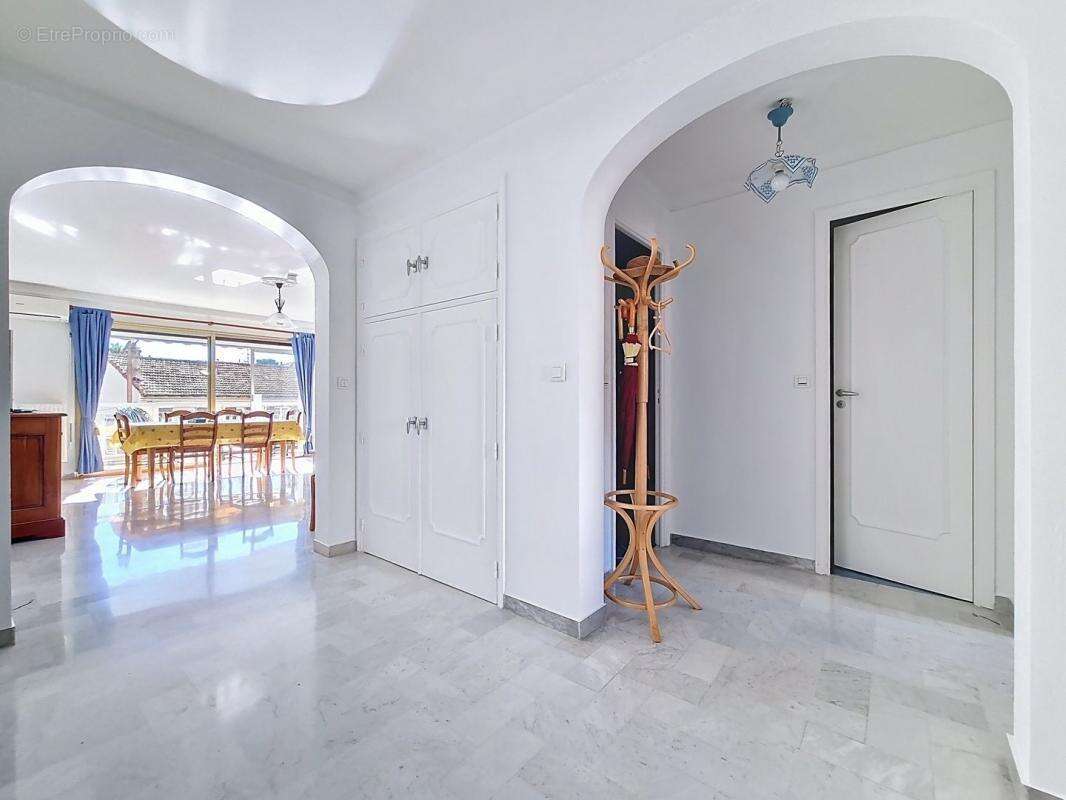 Appartement à LE CANNET