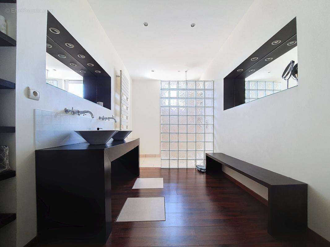 Maison - 3 Chambres - possibilité 4 - Cave - Buanderie - Terrasse - Balcon - Jardin - Piscine - Au calme - photo 19