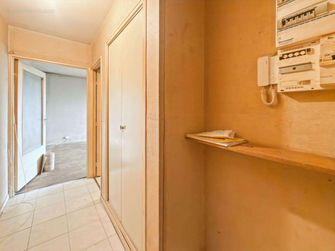  studio à rénover — fort potentiel en plein cœur de la madeleine !  - photo 6