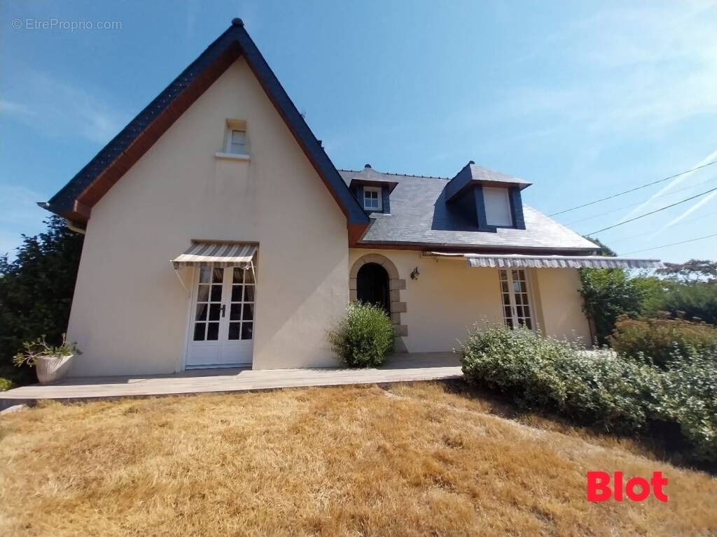 Maison à SAINT-OUEN-DES-TOITS