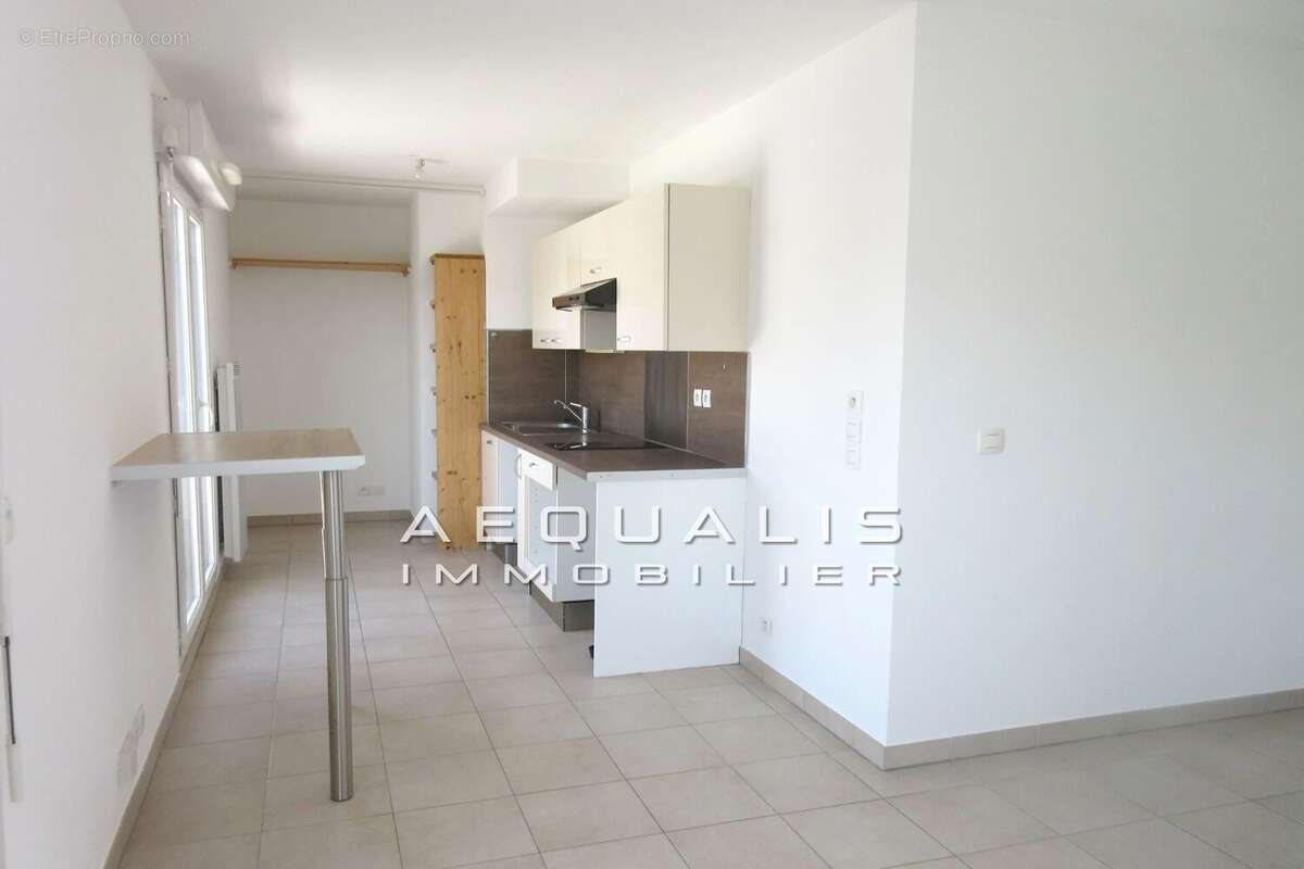 Appartement à SAINT-LAURENT-DU-VAR
