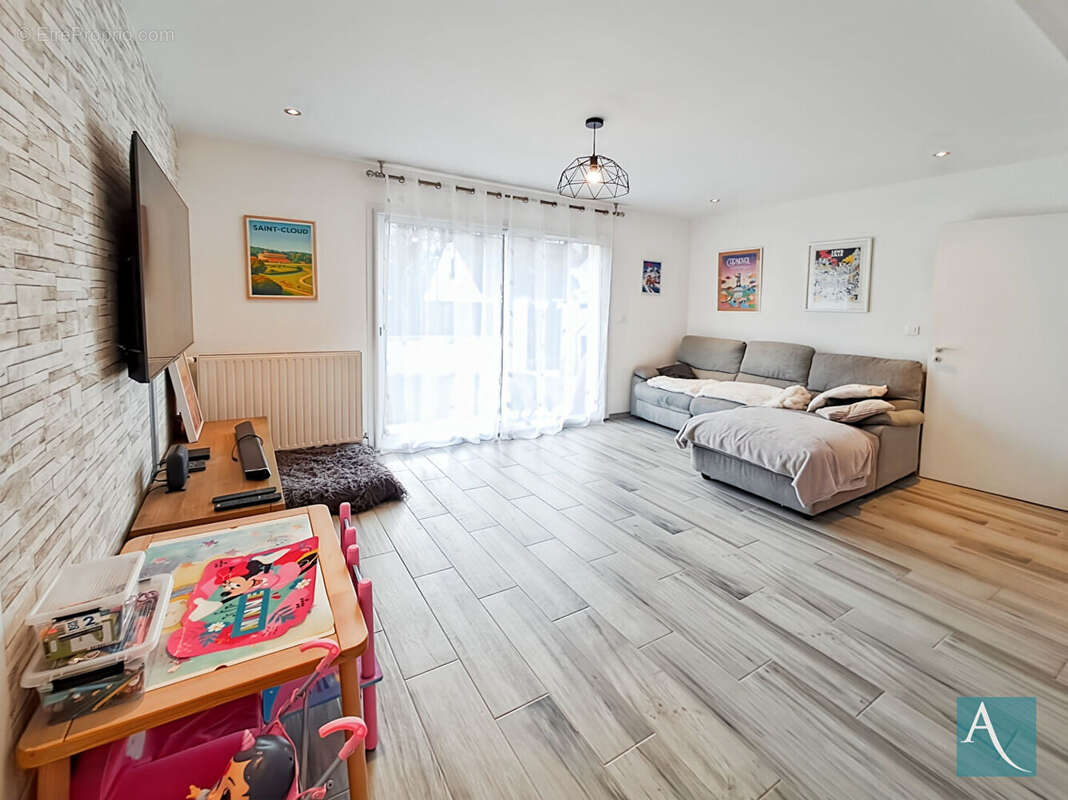 Maison à MORIGNY-CHAMPIGNY