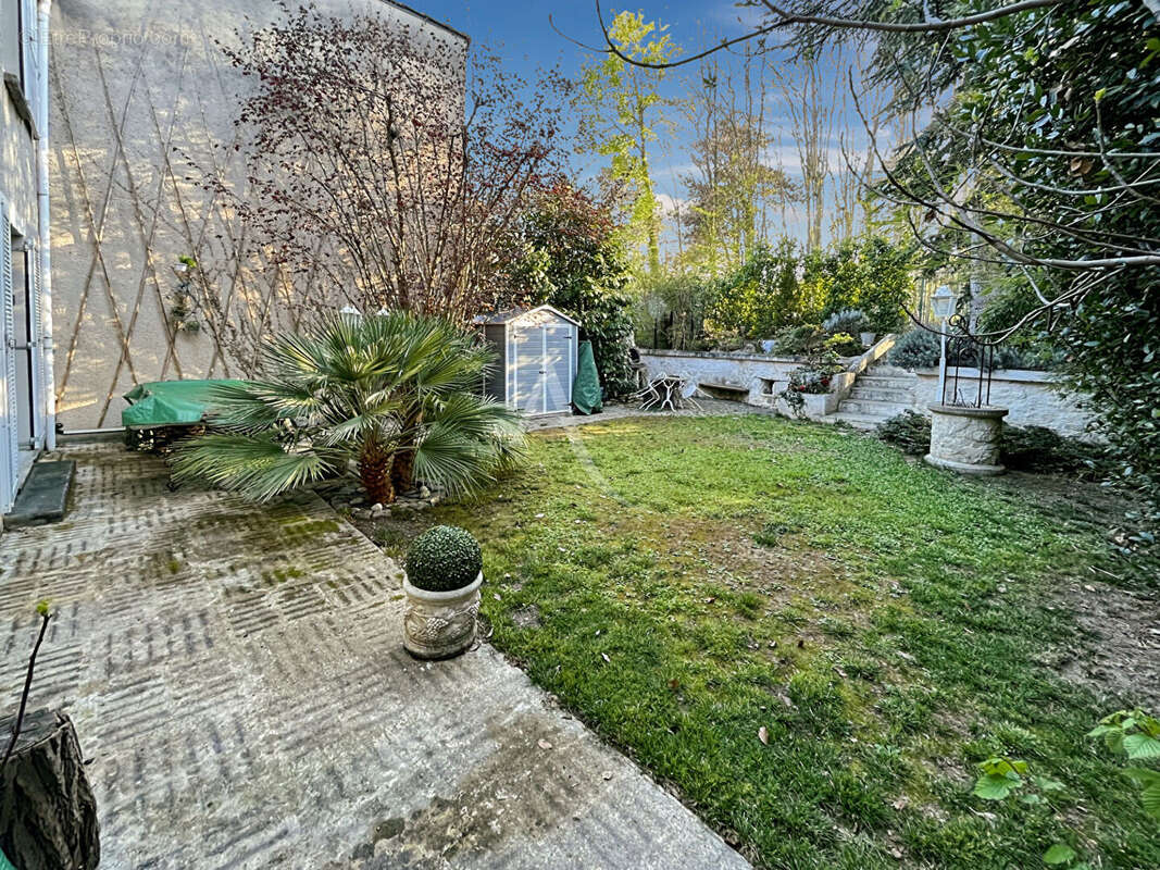 Maison à JOUY-LE-MOUTIER