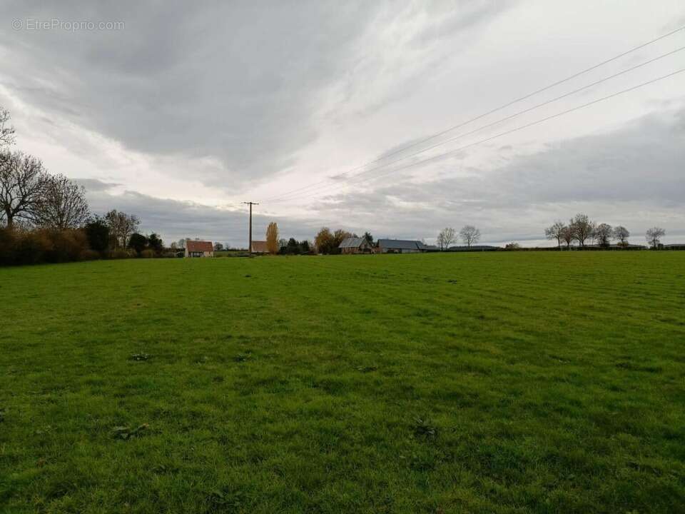 Terrain à MENONVAL