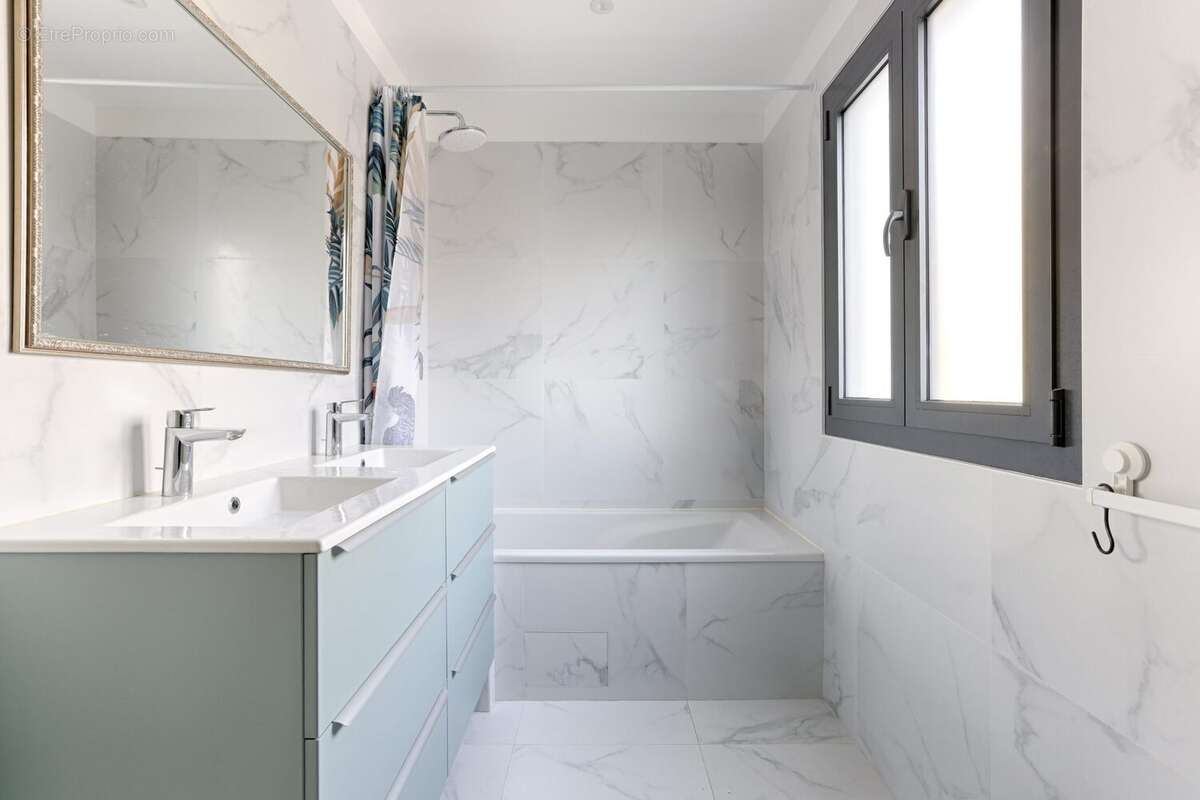 Maison à LA GARENNE-COLOMBES