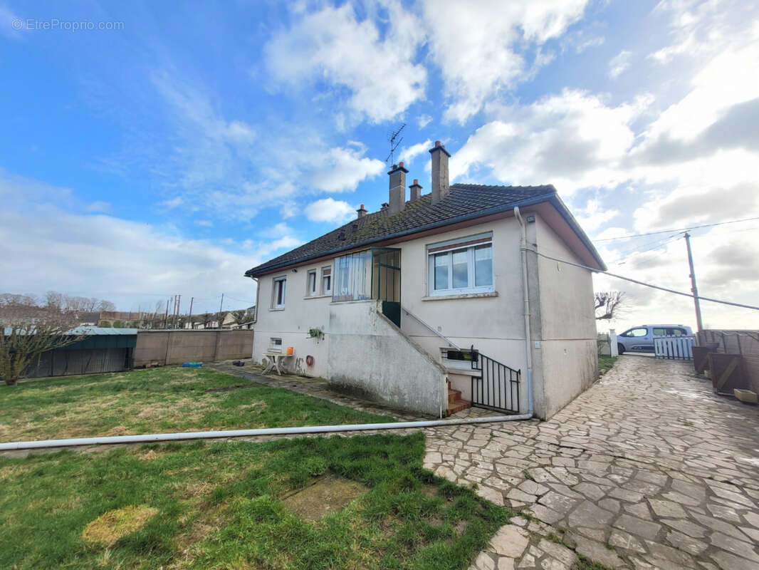 Maison à AUNAY-SOUS-AUNEAU