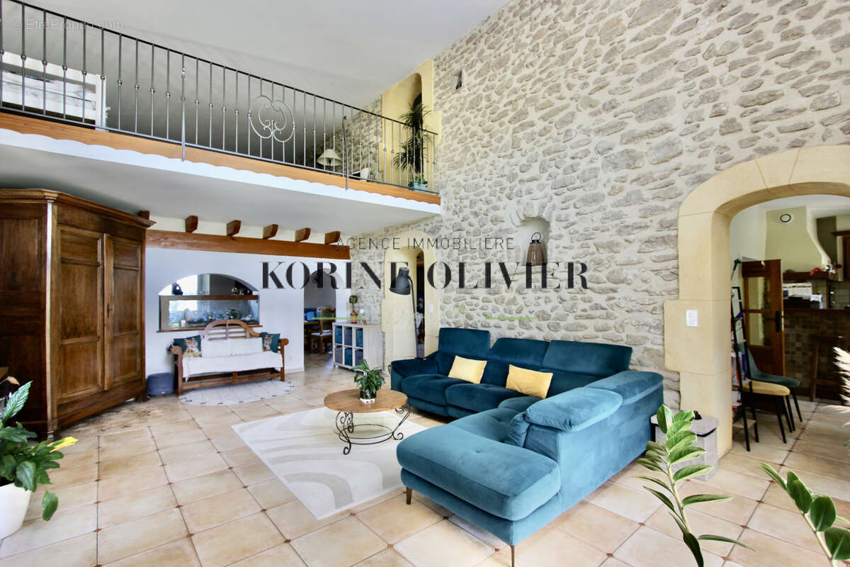 Belle propriété en pierre de 210 m2 avec piscine et terrain arboré de 7 000 m2 - photo 2