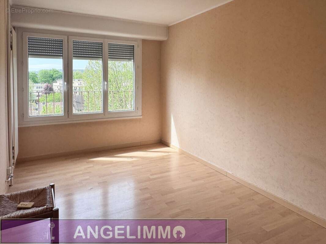 Appartement à LE PLESSIS-BOUCHARD