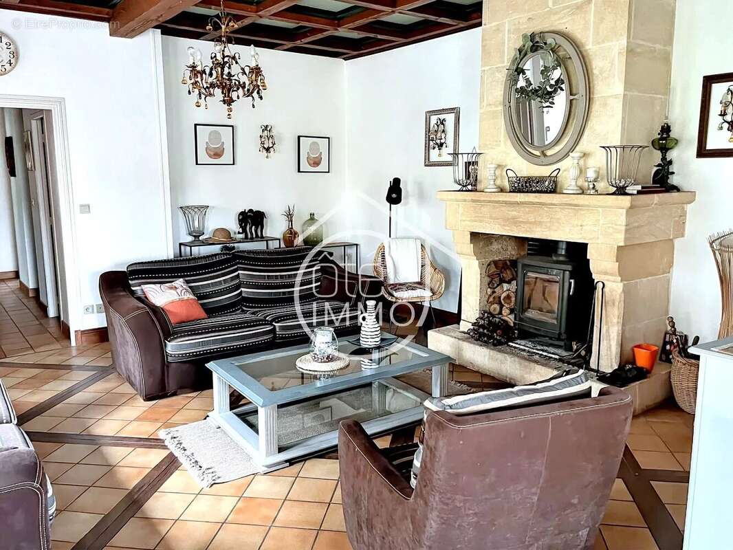 Maison à COURS-DE-PILE