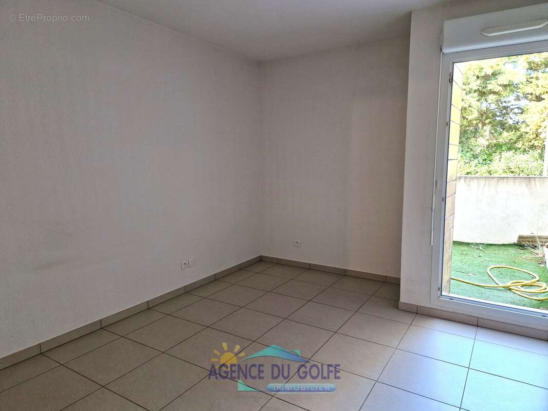 Type 2 avec terrasse et parking dans standing proche plages - photo 7
