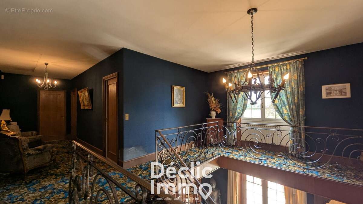 Maison d'exception de 424 m²  Parc arboré  Piscine accessible depuis le salon  Viager occupé  Secteur  Barret - Barbezieux-S - photo 8