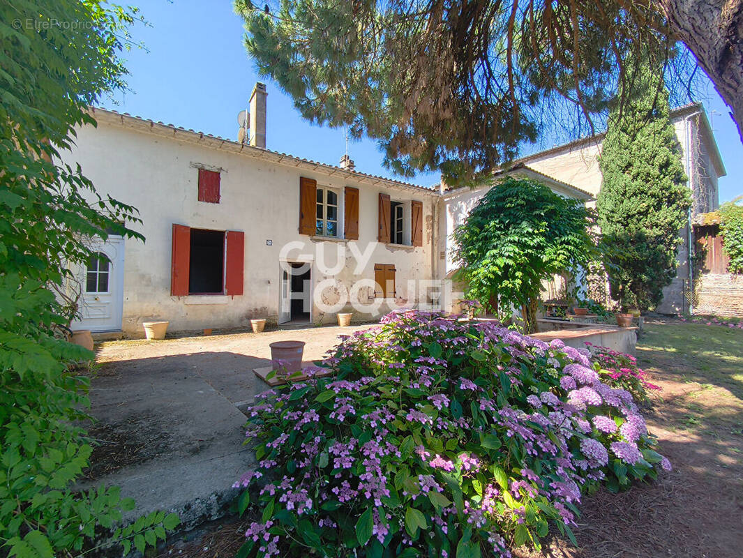 Maison à COUTHURES-SUR-GARONNE