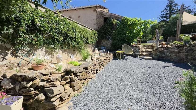 À vendre : maison de campagne de T4, jardins,  granges à Droux (87) - photo 23