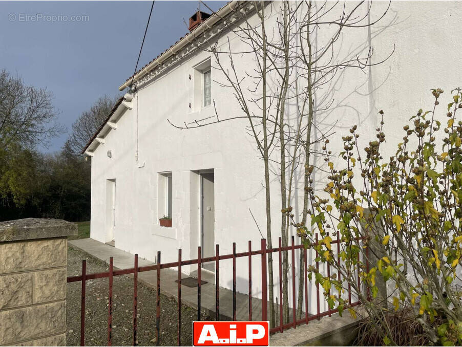 Maison à SAINT-MAURICE-LE-GIRARD
