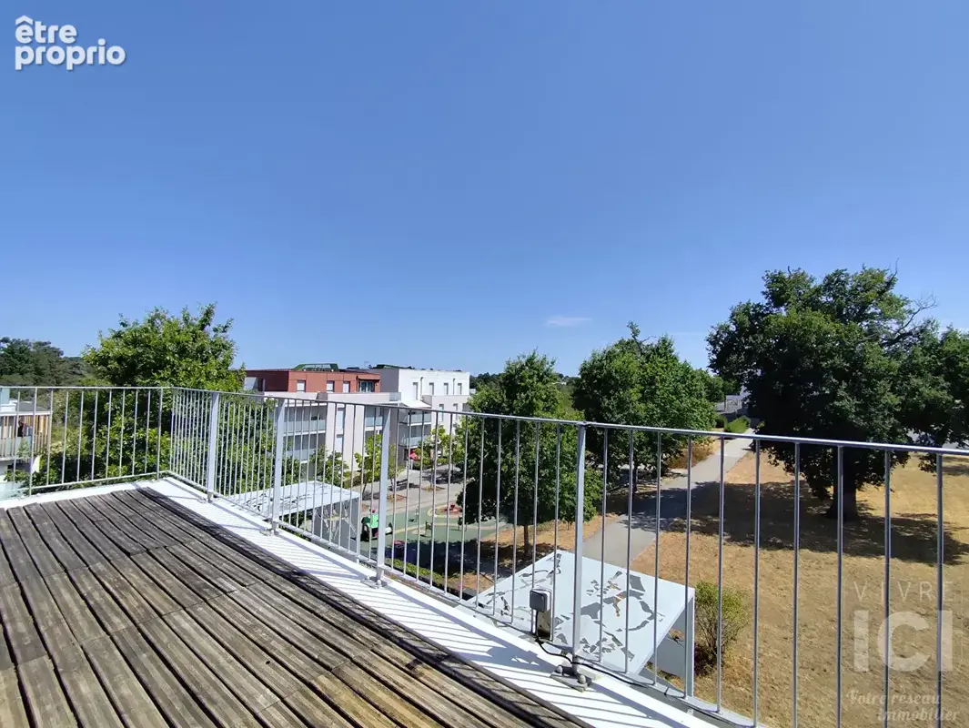 A VENDRE  Appartement 77 m²  3 chambres Dernier étage avec ascenseur au coeur d'Orvault-Bourg - photo 1