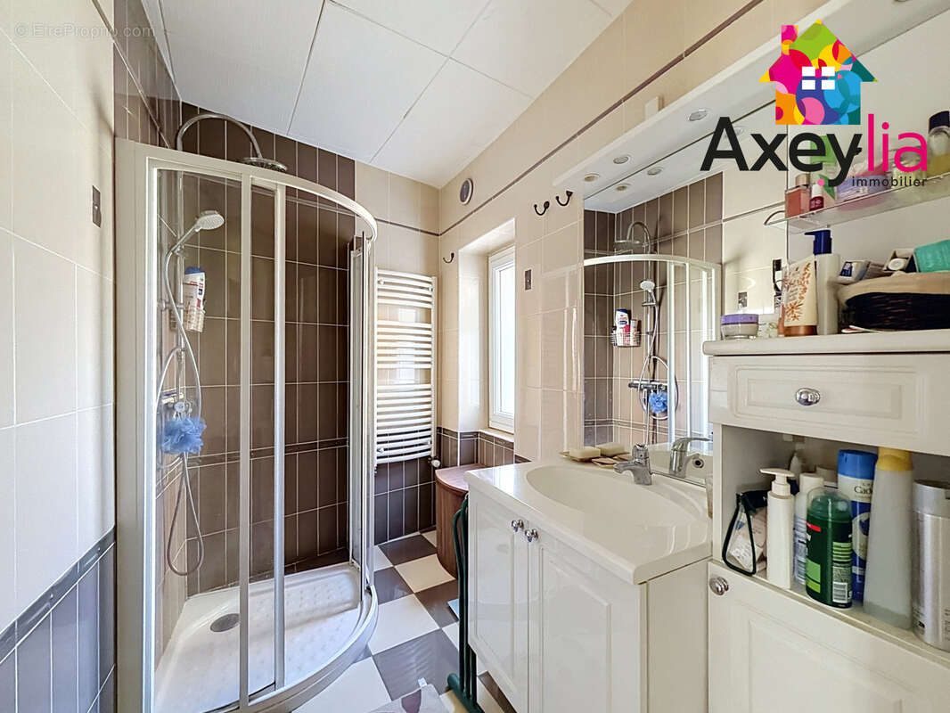 A vendre - secteur saint martin lestra - maison de village avec cour et terrain non attenant - photo 7