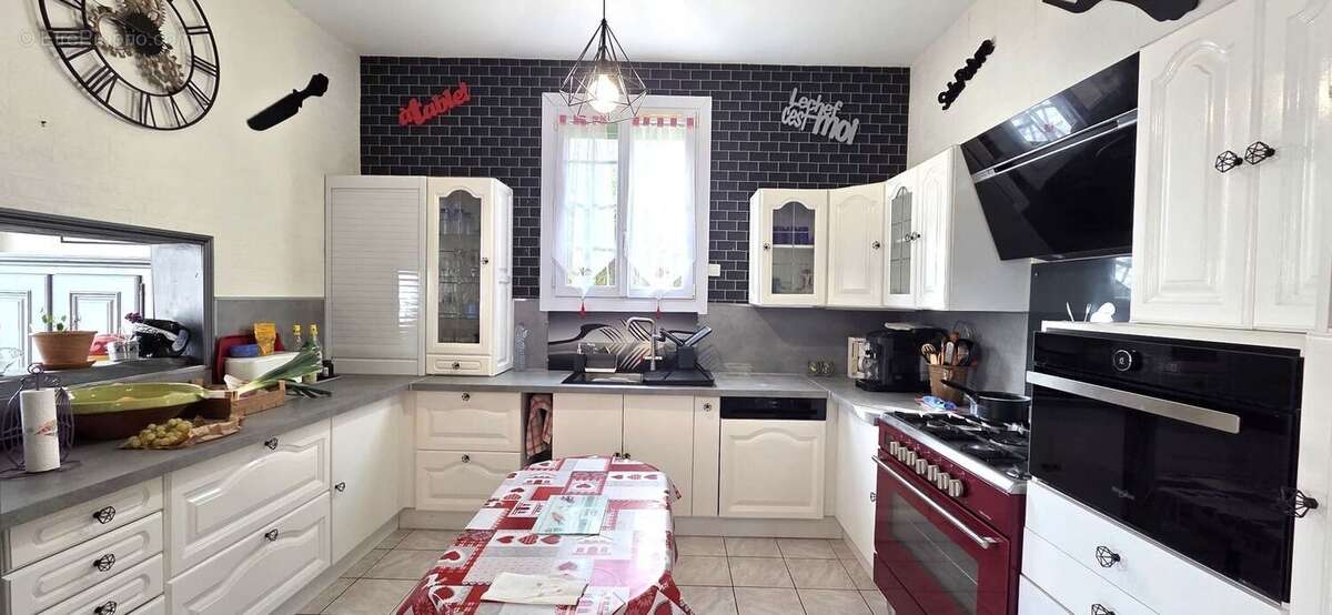 AUBAGNE-MAISON A VENDRE-3 CHAMBRES-CALME-PROXIMITE COMMERCES ET - Maison à AUBAGNE