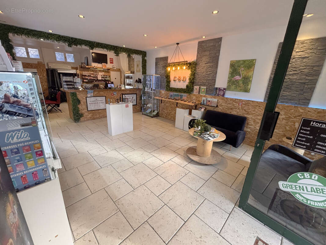 Commerce à LA TRINITE