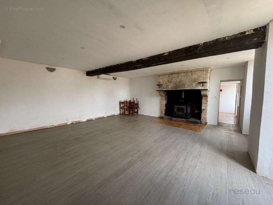 Maison 150 m² à Fenioux  - photo 4