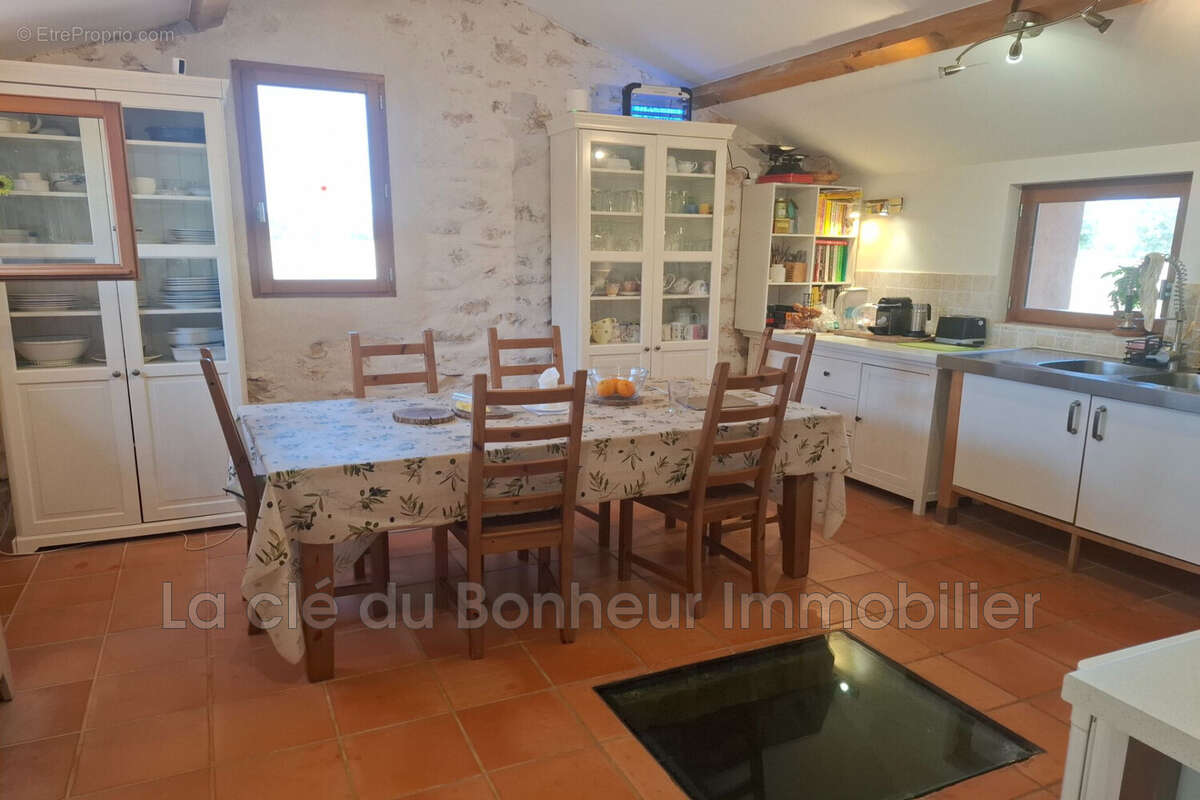 Maison 226 m² à Quinson  - photo 5