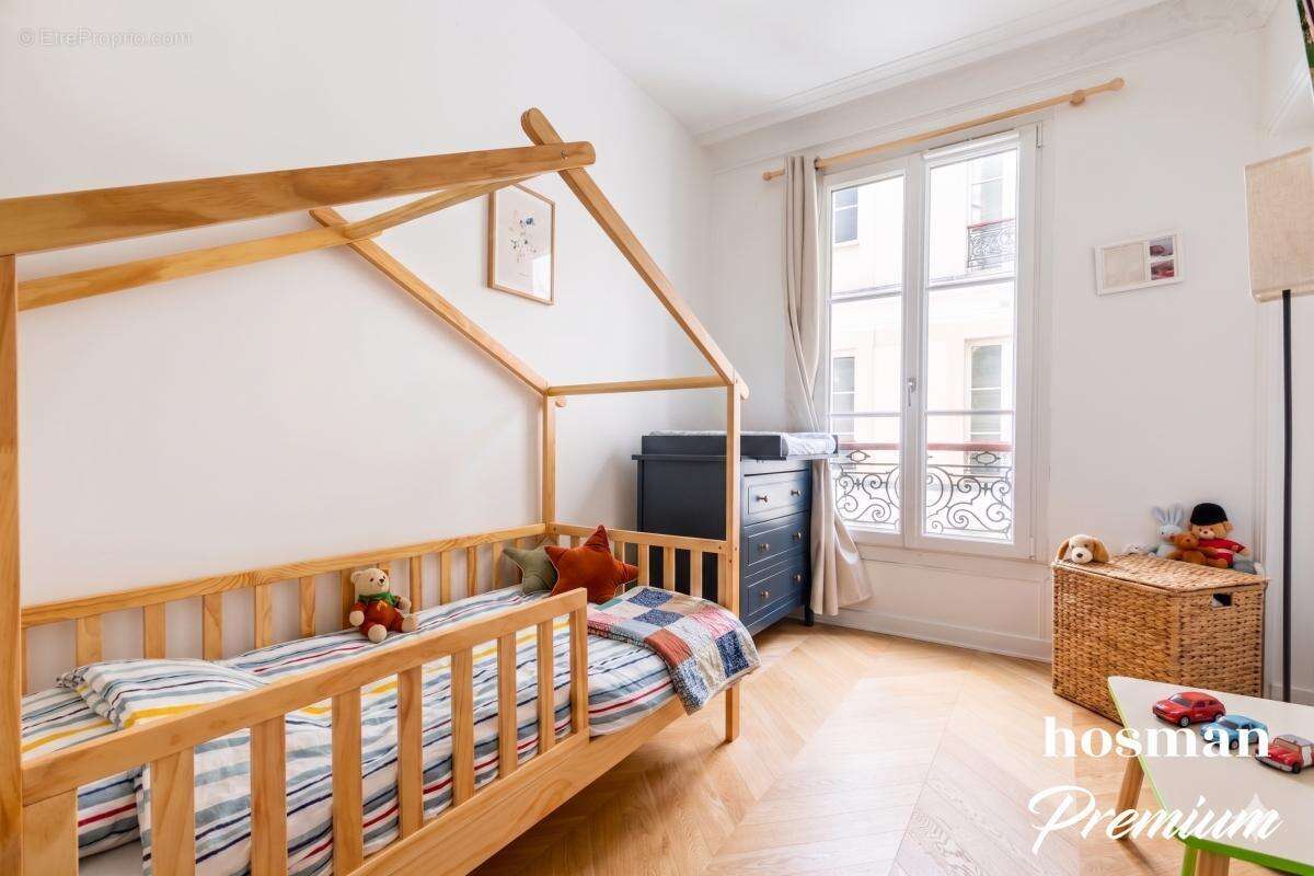 Appartement à PARIS-8E