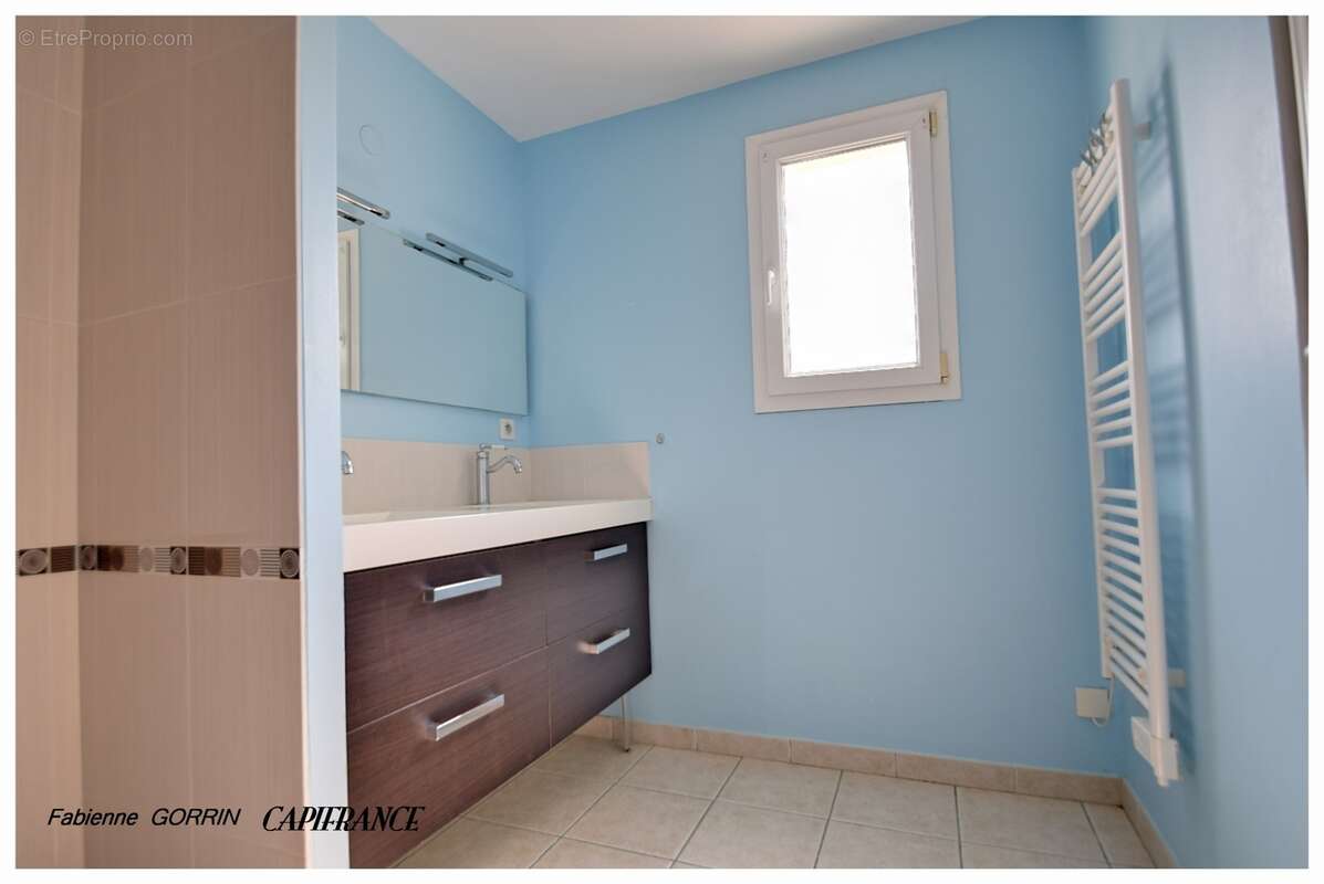 Maison à vendre 5 pièces  (17) Plain pied, trois chambres, terrain clos, panneaux photovoltaïques, Abris de jardin et abris à vé - photo 14