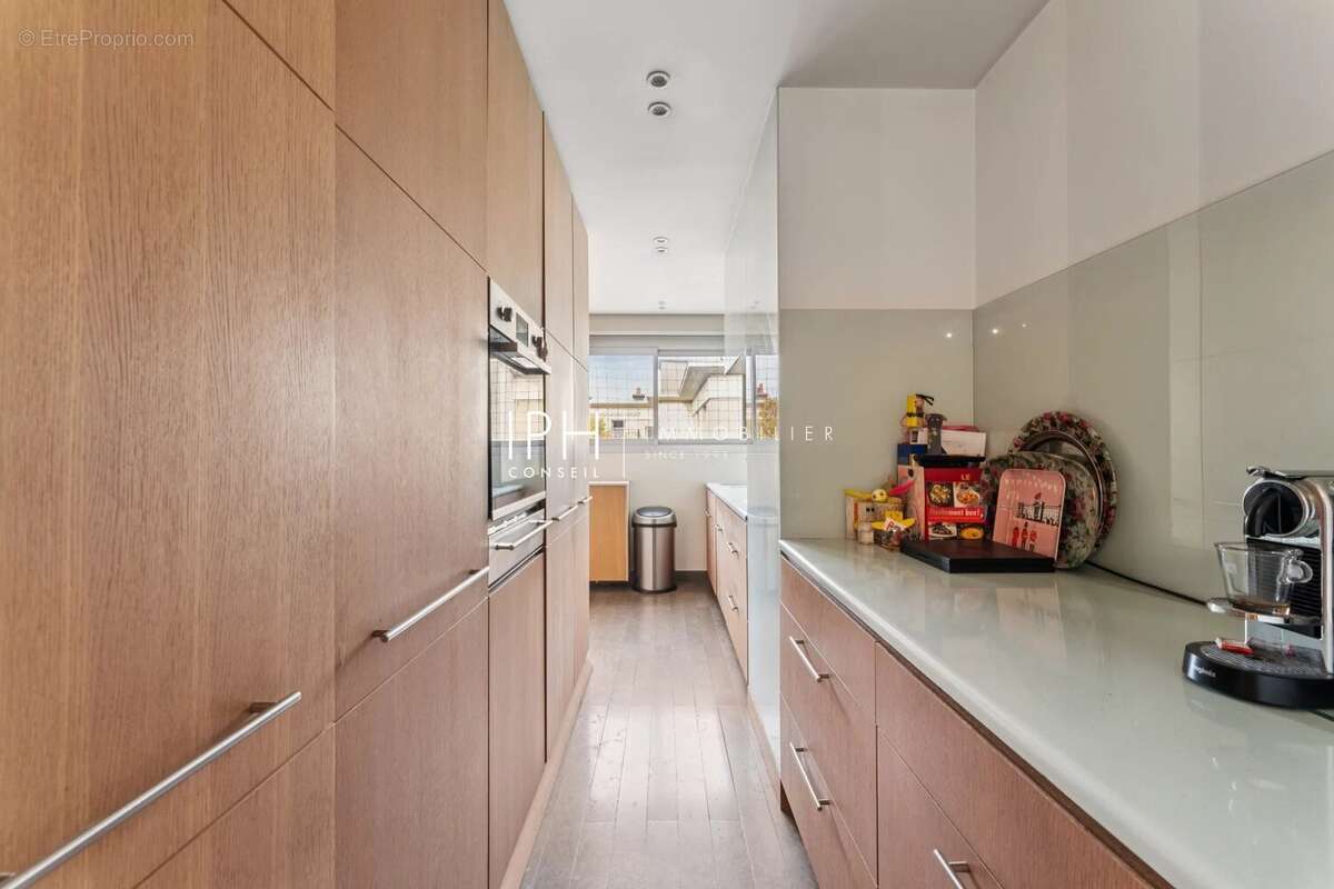 Appartement à NEUILLY-SUR-SEINE