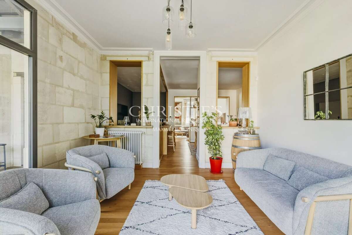 Maison de maître rénovée avec maison d'invités, piscine et garages - photo 11