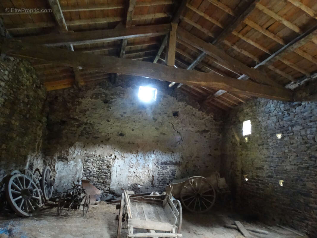 Grange et maison en pierres à rénover entièrement - photo 6