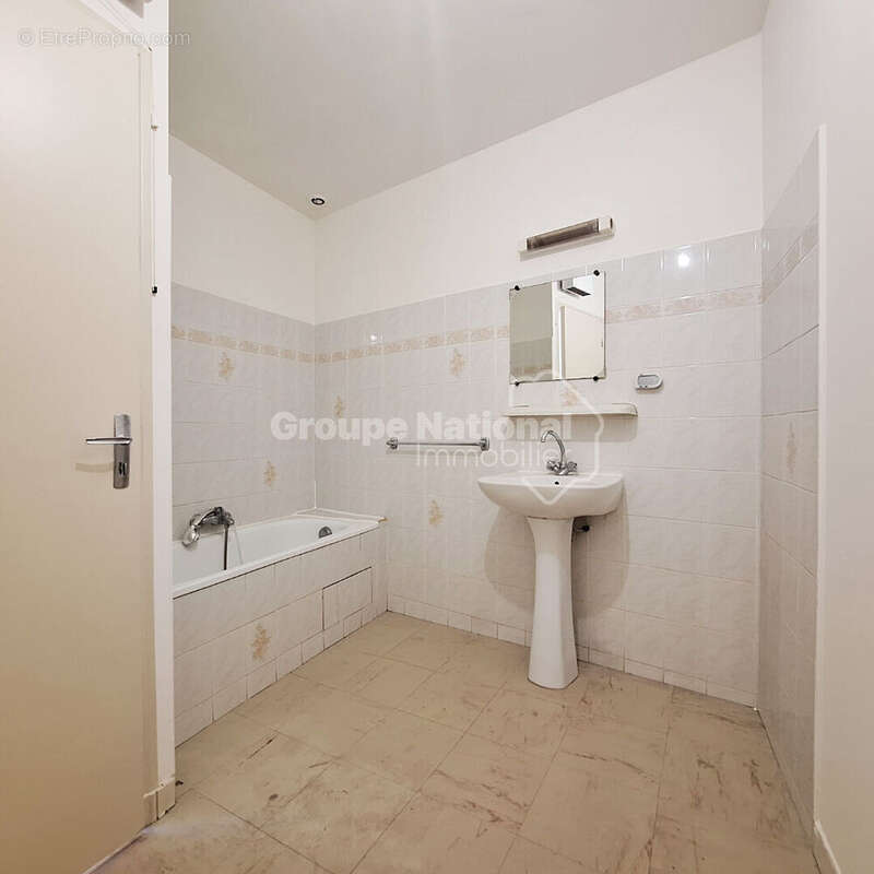 Maison à SAINT-CHAMAS