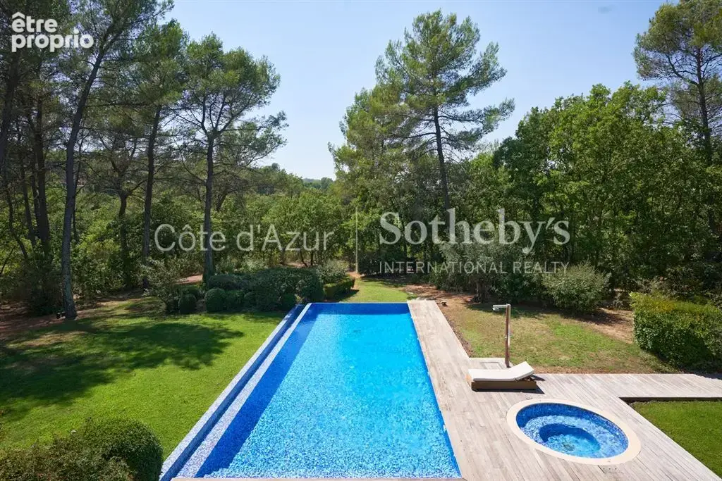 Terre Blanche, villa de plus de 500 m² avec cinq suites sur un parc de 9 585 m² - photo 14