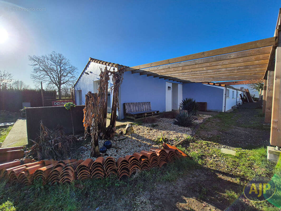 Maison à SAINT-MAIXENT-SUR-VIE