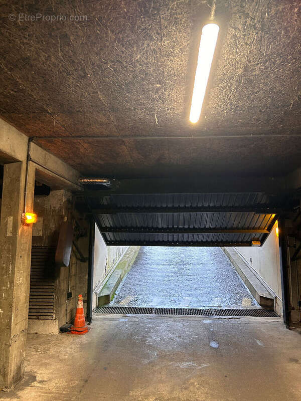 Parking à NEUILLY-SUR-SEINE