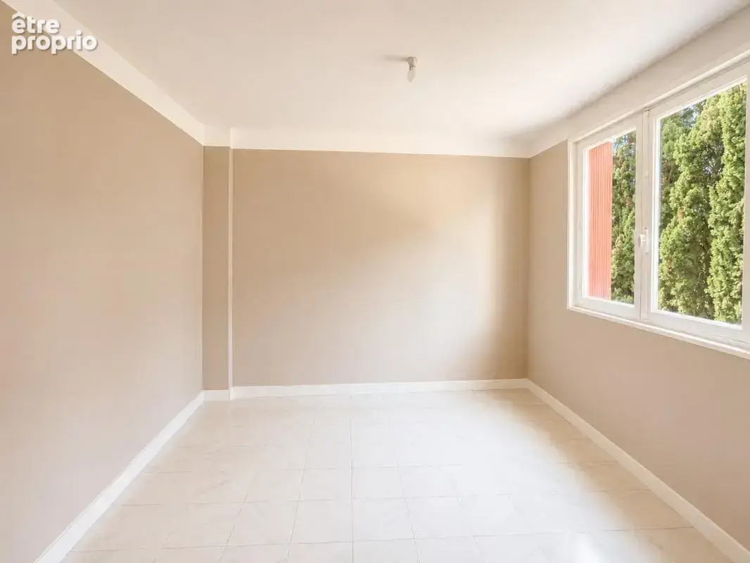 Aix Quartier Pigonnet – Appartement T4/5 traversant de 81 m² avec balcon, cave et stationnement - photo 4