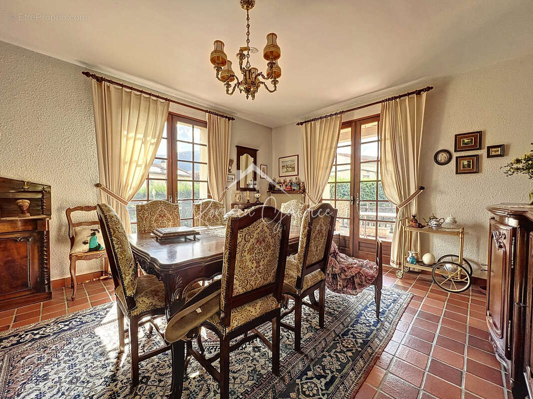 Maison à SAINT-GEORGES-DE-LUZENCON