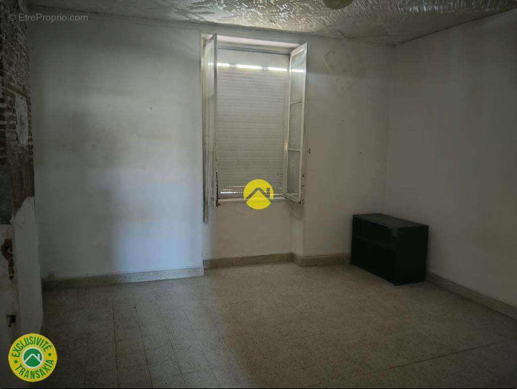 Maison à AINAY-LE-CHATEAU