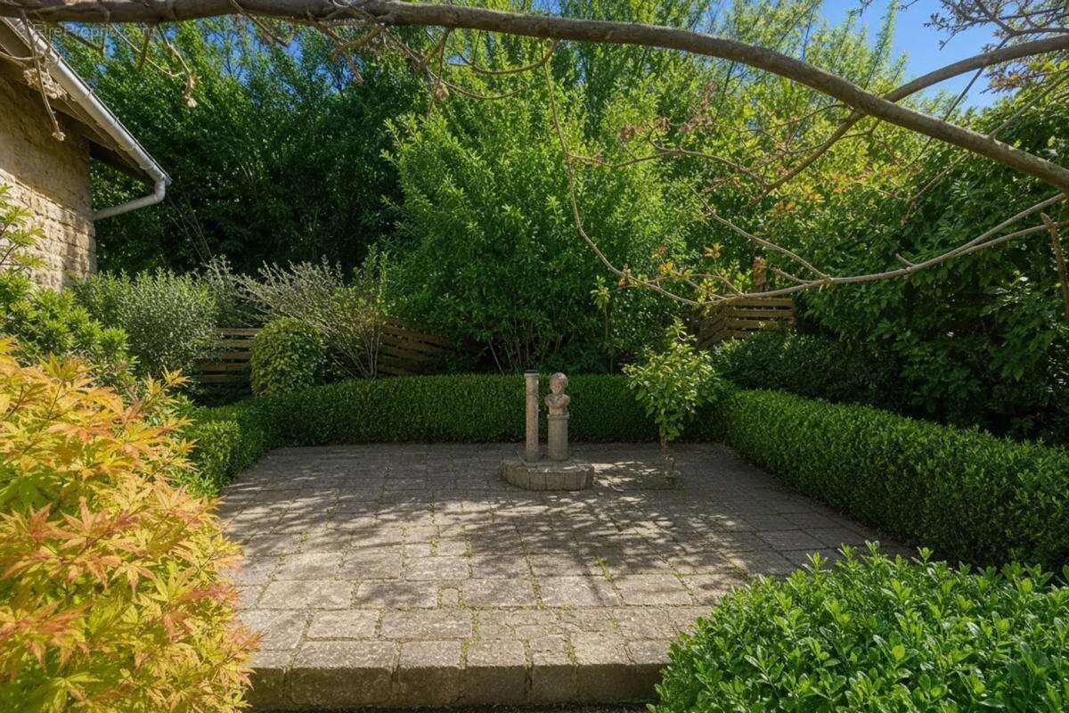 Maison F6 à Ville-sur-Yron avec jardin et garages - photo 16