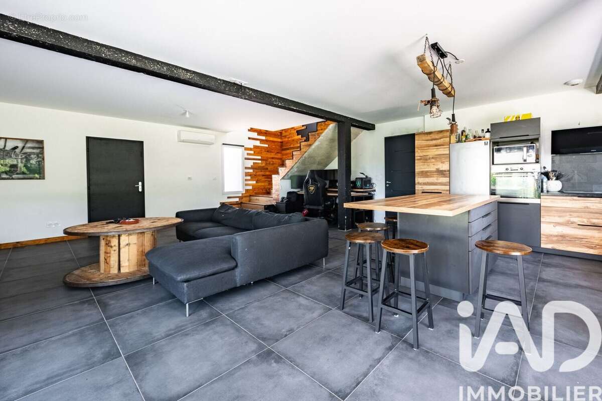 Maison 145 m² à Baverans  - photo 6