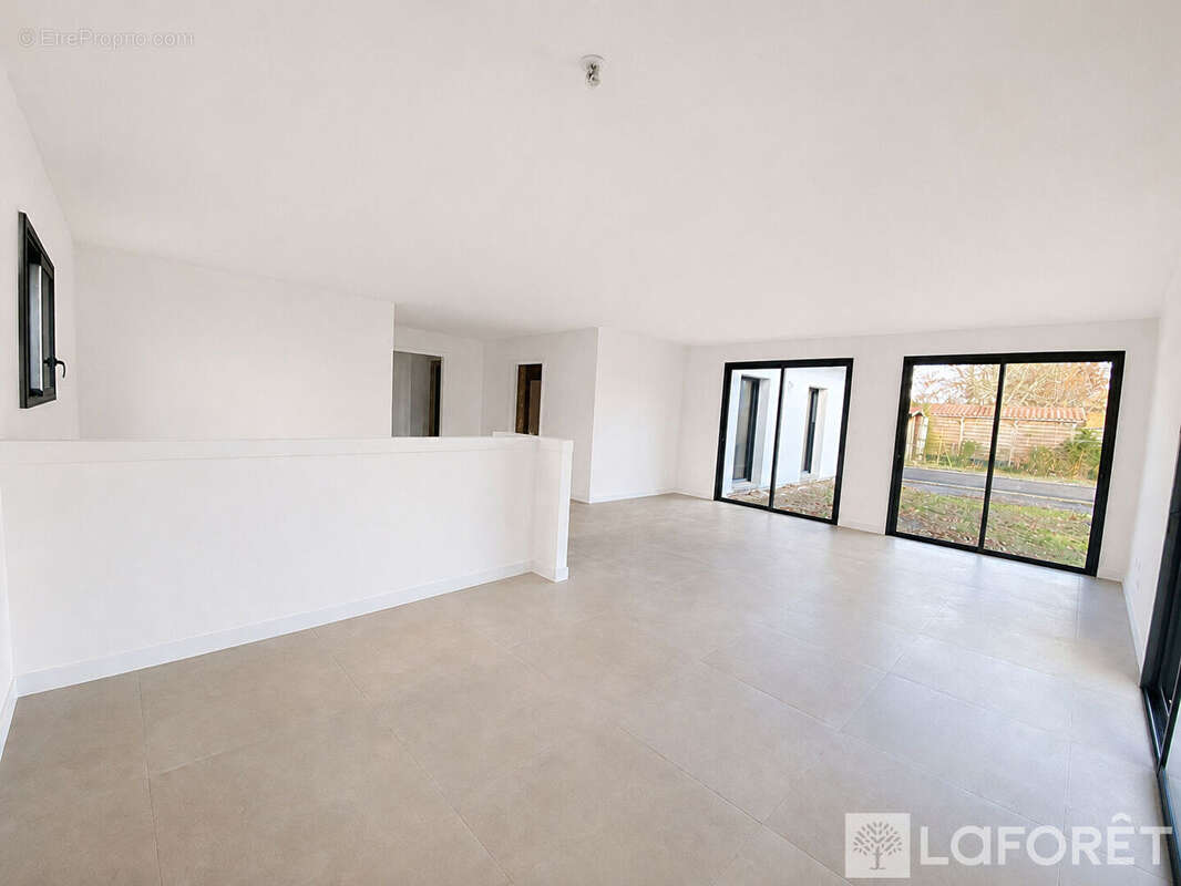 Maison neuve Saint Jean D Illac 6 pièces 133 m² - photo 4