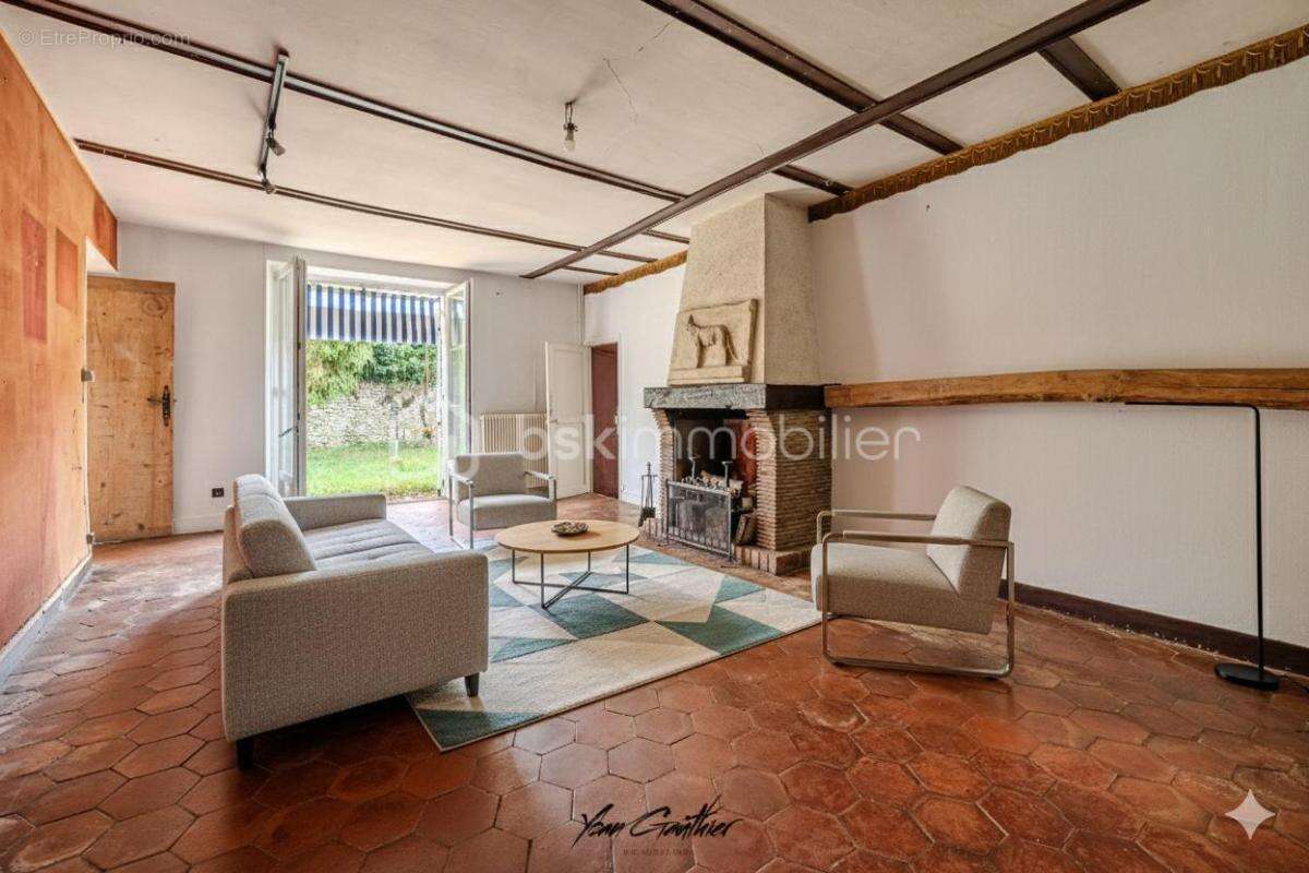 Maison à ORMOY-LA-RIVIERE