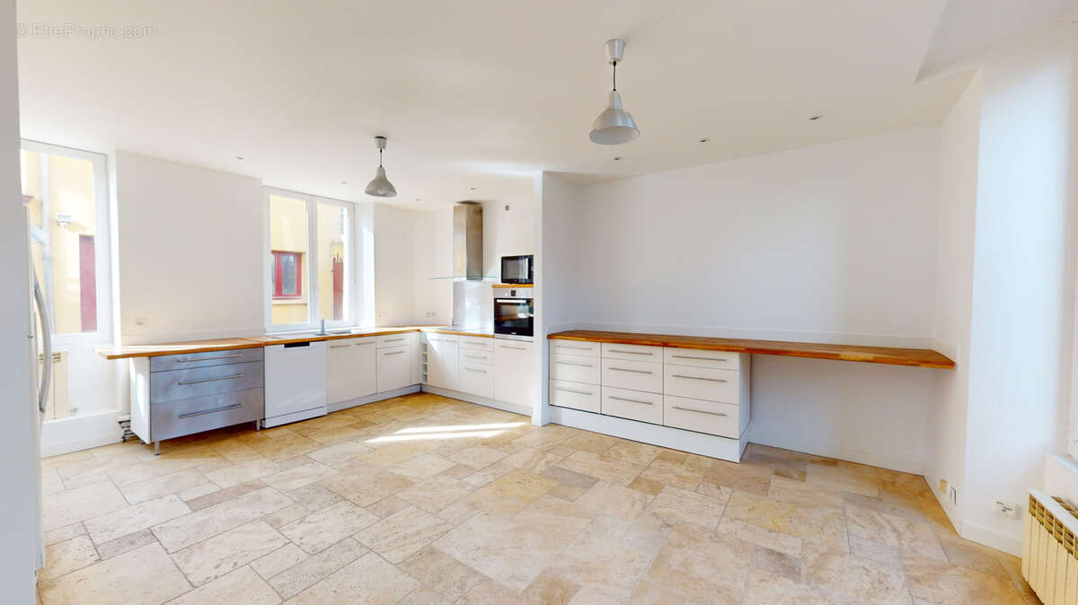 Maison à NEAUPHLE-LE-VIEUX