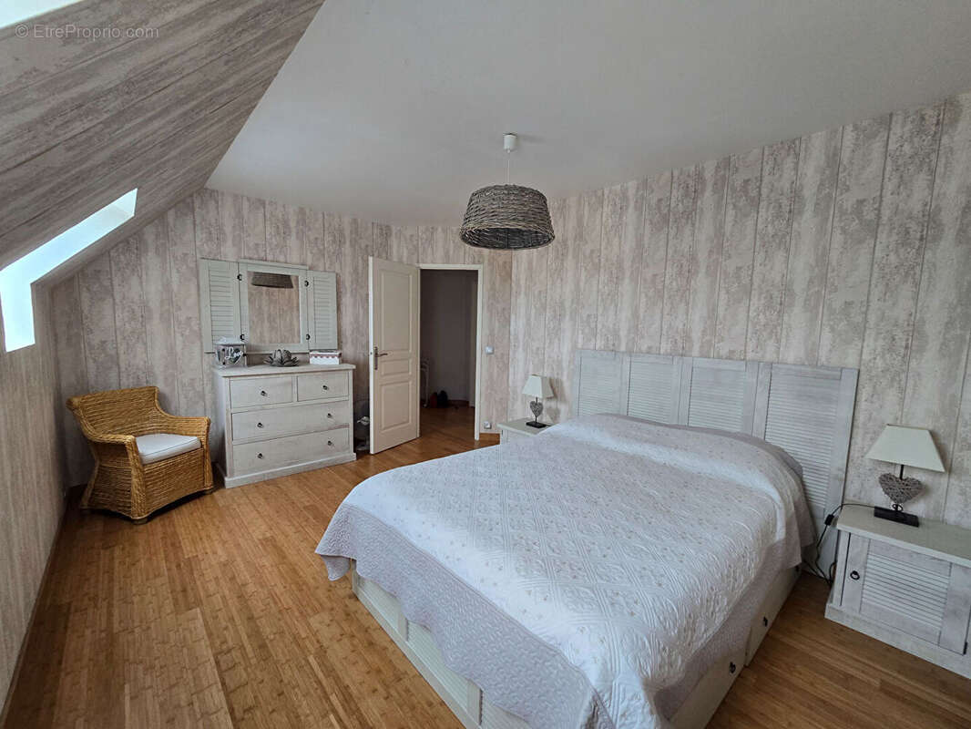 Maison à JOUY-LE-CHATEL