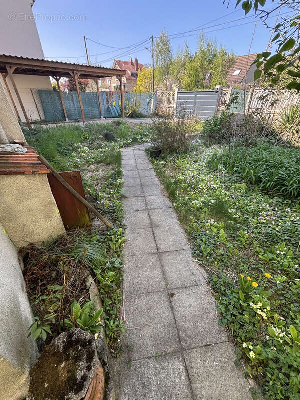Maison à SAINTE-GENEVIEVE-DES-BOIS