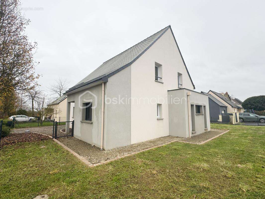 Maison à COMBOURTILLE