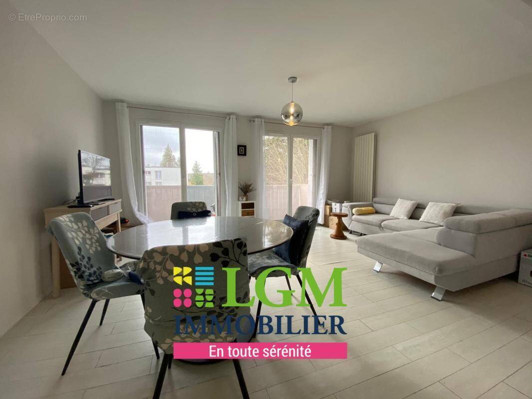 Appartement à EZANVILLE